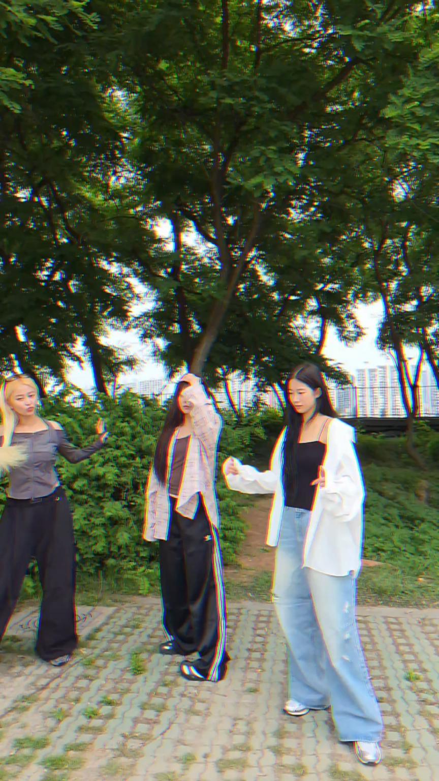 260607 تحديث LE SSERAFIM على TikTok مع Huh Yunjin وKazuha وHong Eunchae - ft. المعلم 🕺