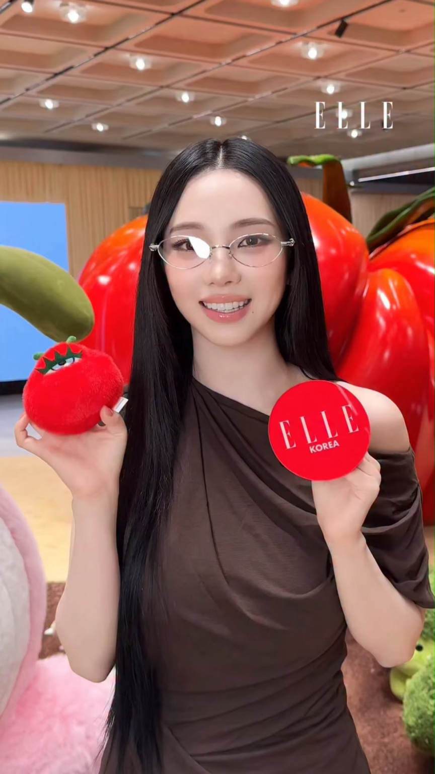 260605 تحديث ELLE KOREA على الانستقرام مع كارينا @ GENTLE MONSTER '2026 Veggie Collection' المنبثقة في سيول