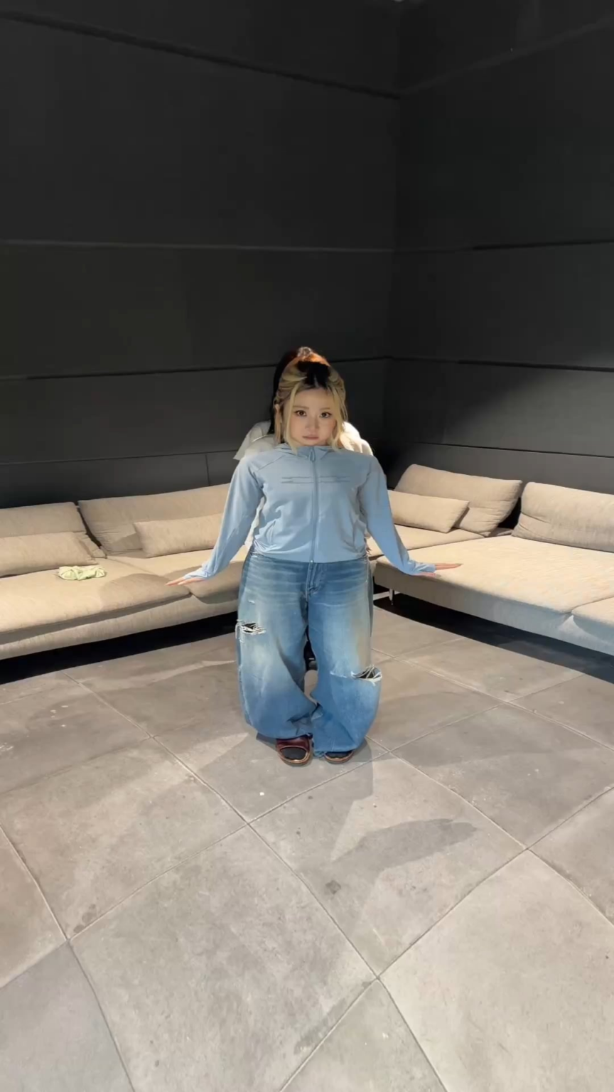 260603 تحديث سيرافيم على تيك توك مع هوه يونجين وكازوها وهونغ إيونتشاي - AYEEE MACARENA 😉