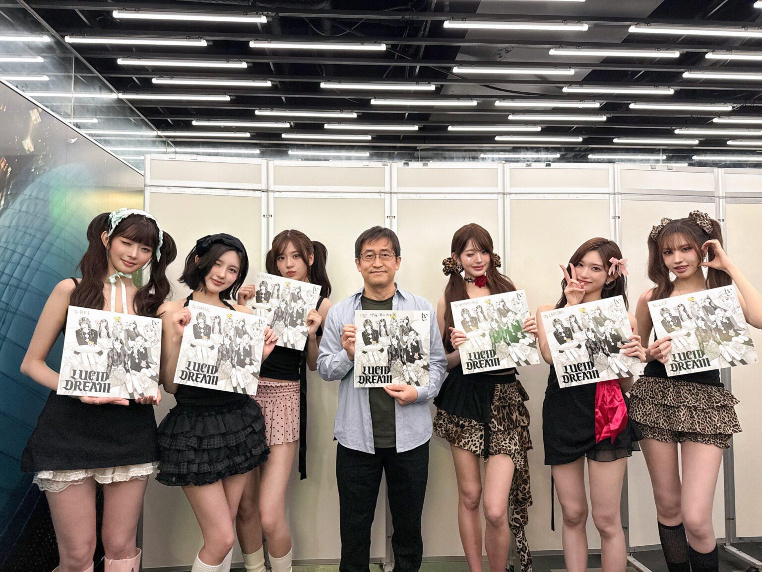 260630 تحديث Junji Ito الرسمي على تويتر مع IVE - لقد ذهبت مؤخرًا إلى حفل IVE في Tokyo Dome في 24 يونيو. كان المكان مكتظًا، واستمتعت بأداء حي رائع من الغناء والرقص!