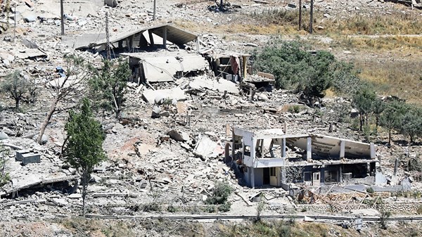 الجيش الإسرائيلي يطلق هجوماً على «النبطية» جنوبي لبنان الجيش الإسرائيلي يطلق هجوماً على «النبطية» جنوبي لبنان
