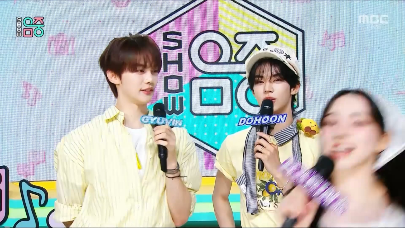 260606 MC Karina (مع AND2BLE Gyuvin وTWS Dohoon) - أبرز الأحداث: تحديات الرقص، مقابلة MAMAMOO وإعلان المركز الأول لـ ILLIT في برنامج MBC Show! جوهر الموسيقى