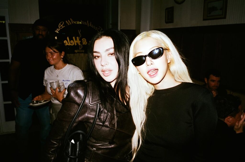 260620 تحديث Charli XCX على IG مع روزي