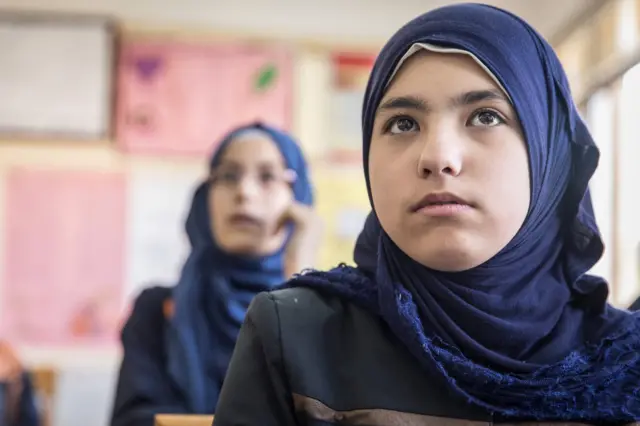 صورة لطالبة لاجئة في مصر
