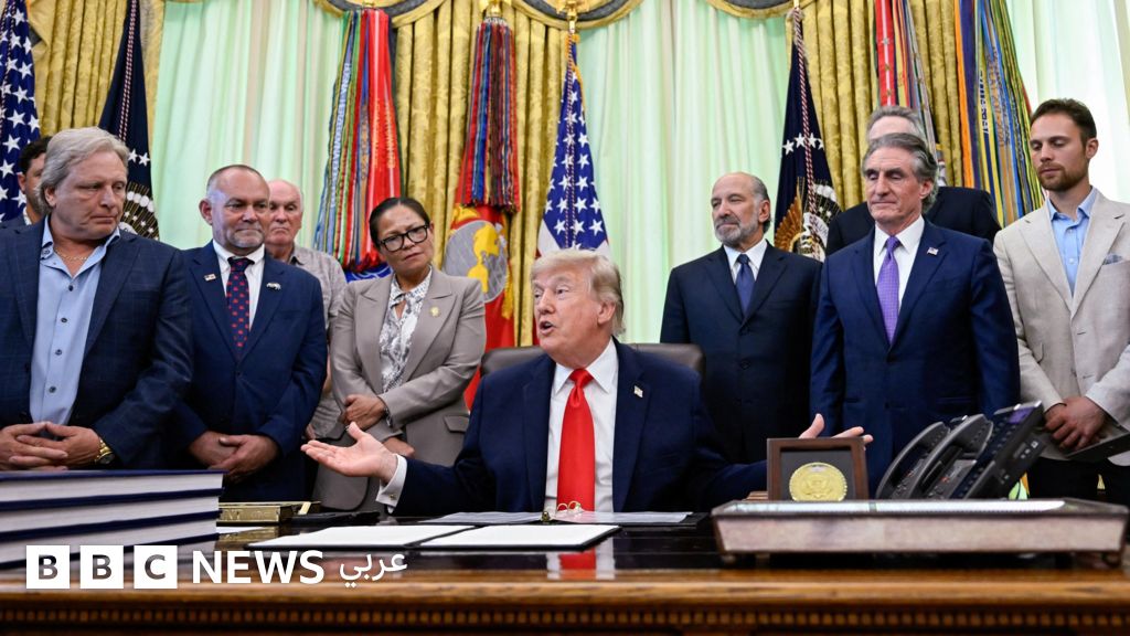 ترامب يتراجع عن ليلة ثالثة من الضربات ضد إيران، ويتحدث عن قرب توقيع اتفاق مع طهران ترامب يتراجع عن ليلة ثالثة من الضربات ضد إيران، ويتحدث عن قرب توقيع اتفاق مع طهران