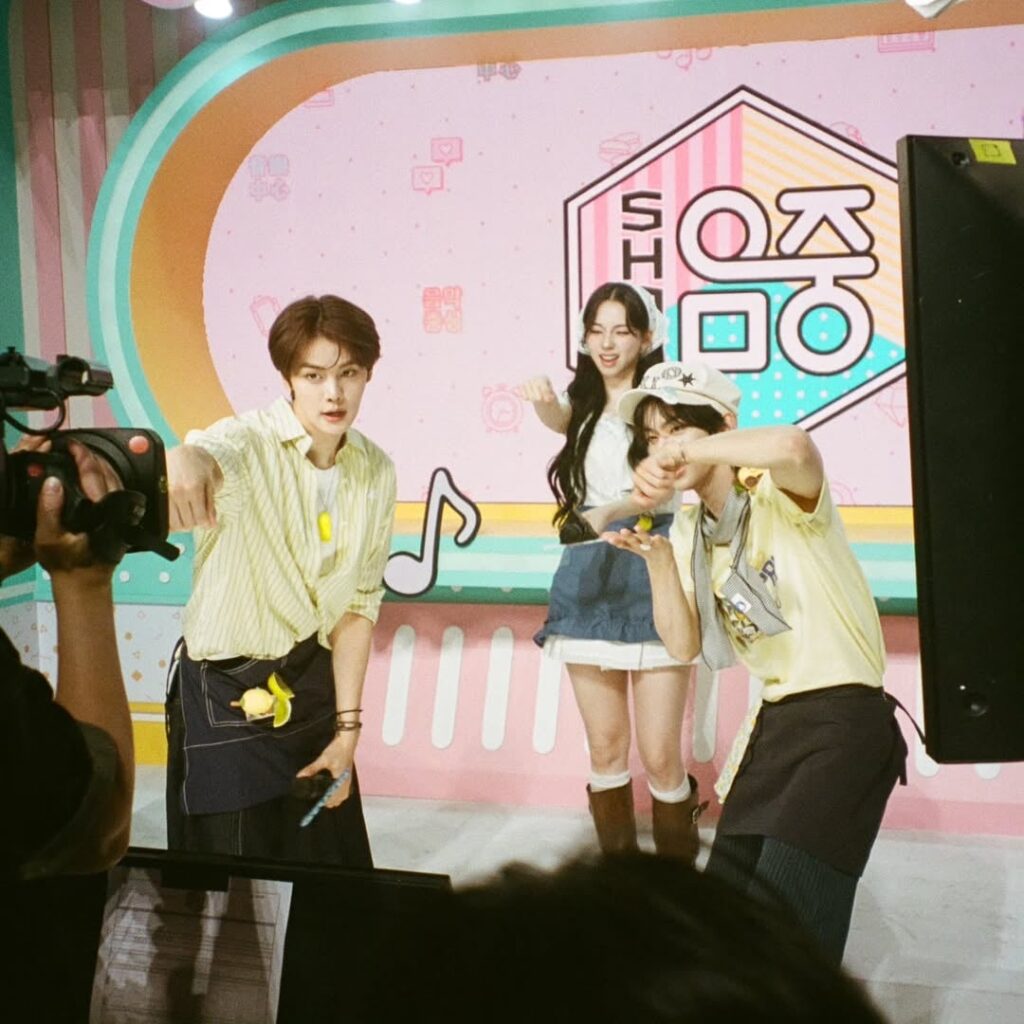 260607 تحديث Instagram لـ Kim Kangseok Music Core PD مع المقدمين Karina وAND2BLE Gyuvin وTWS Dohoon