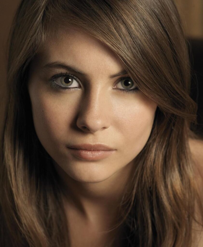 Willa Holland