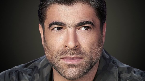 وائل كفوري يشوق جمهوره إلى «سارقلي عمري».. ويلتقي محبيه في أبوظبي وائل كفوري يشوق جمهوره إلى «سارقلي عمري».. ويلتقي محبيه في أبوظبي