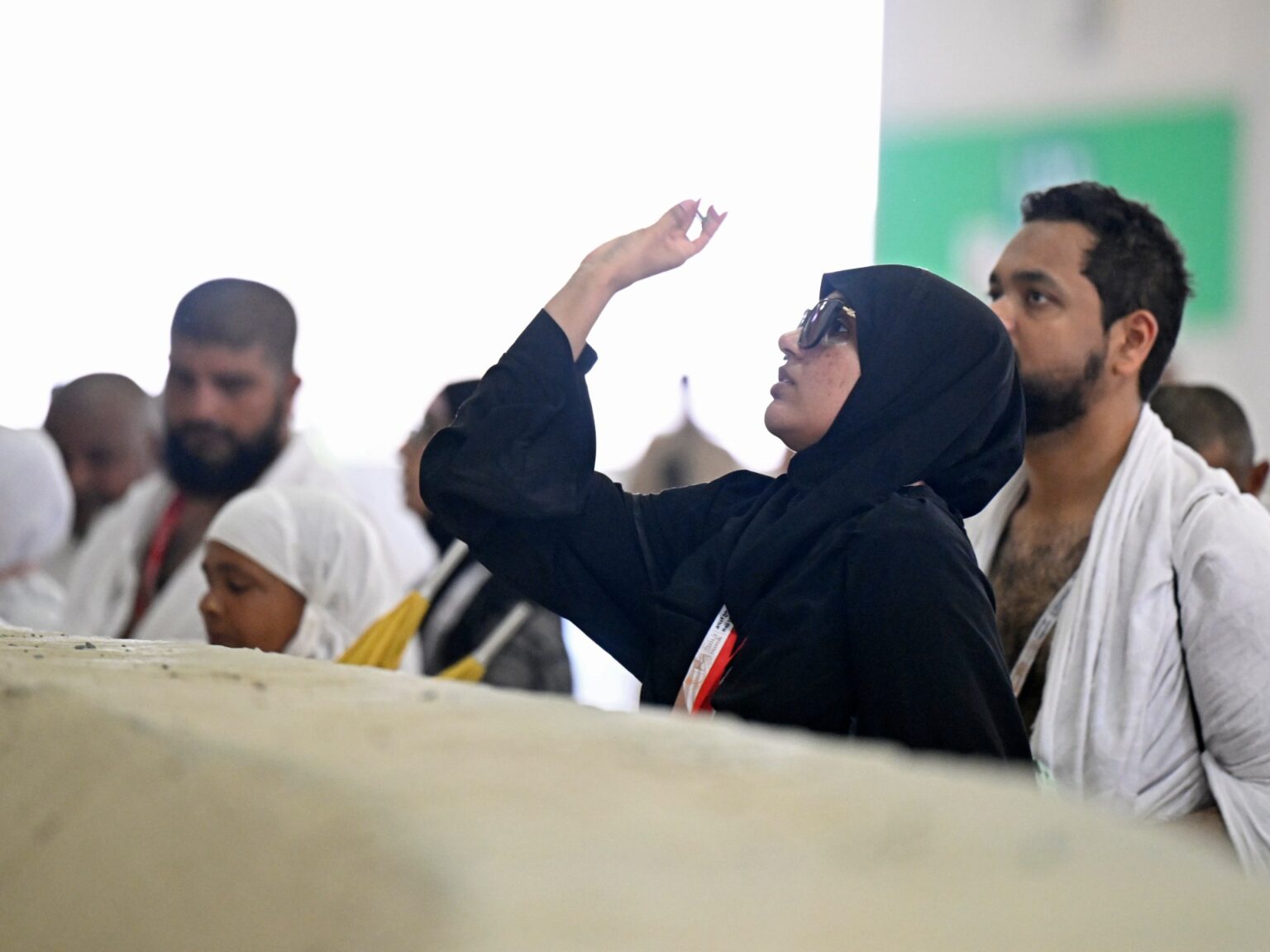 الحاجّة الصغيرة.. رحلة فلسطينية عبرت الحواجز إلى بيت الله الحرام | دين الحاجّة الصغيرة.. رحلة فلسطينية عبرت الحواجز إلى بيت الله الحرام | دين
