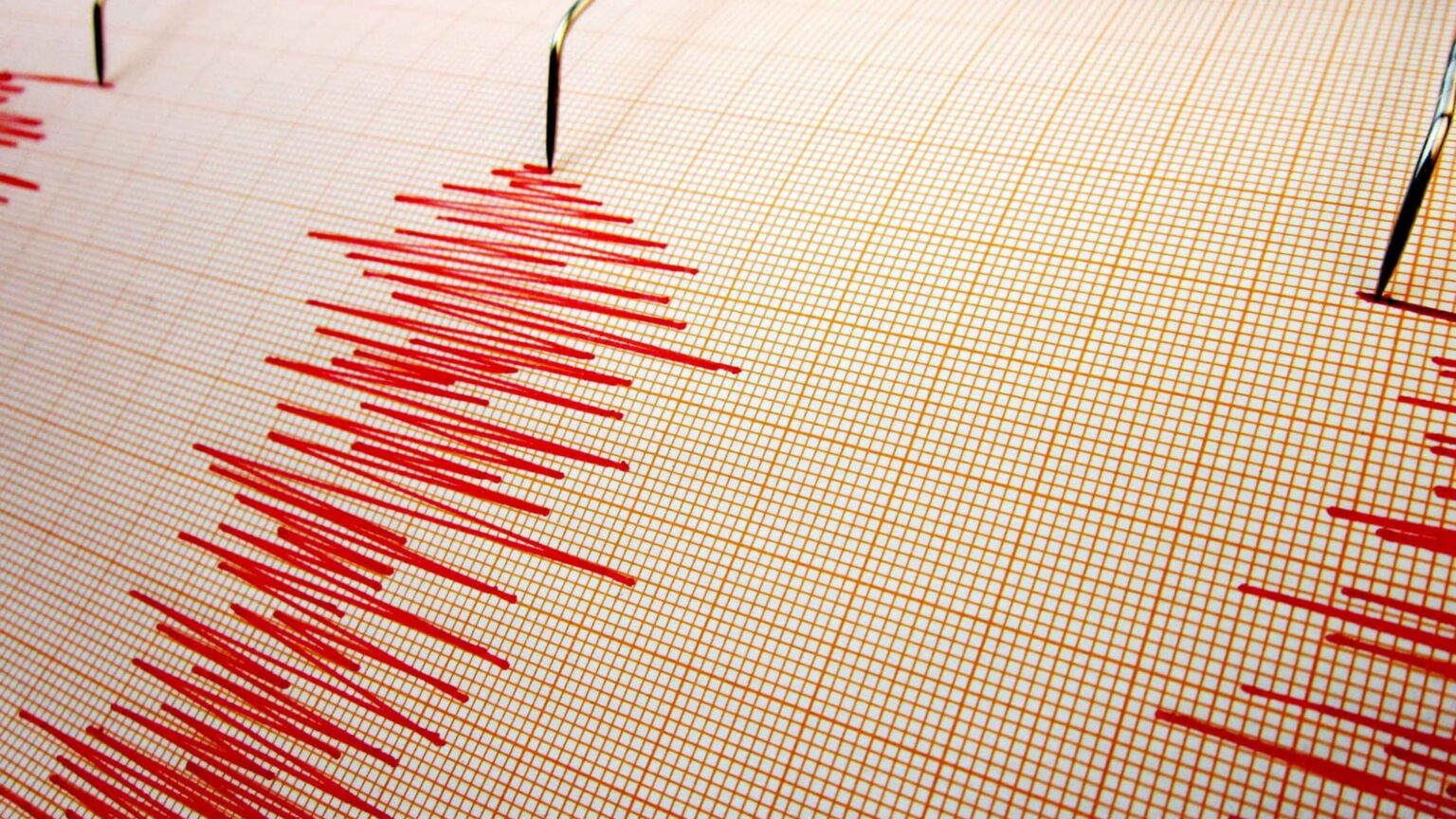 زلزال بقوة 5.6 درجة يهز وسط اليابان وإصابة 10 أشخاص