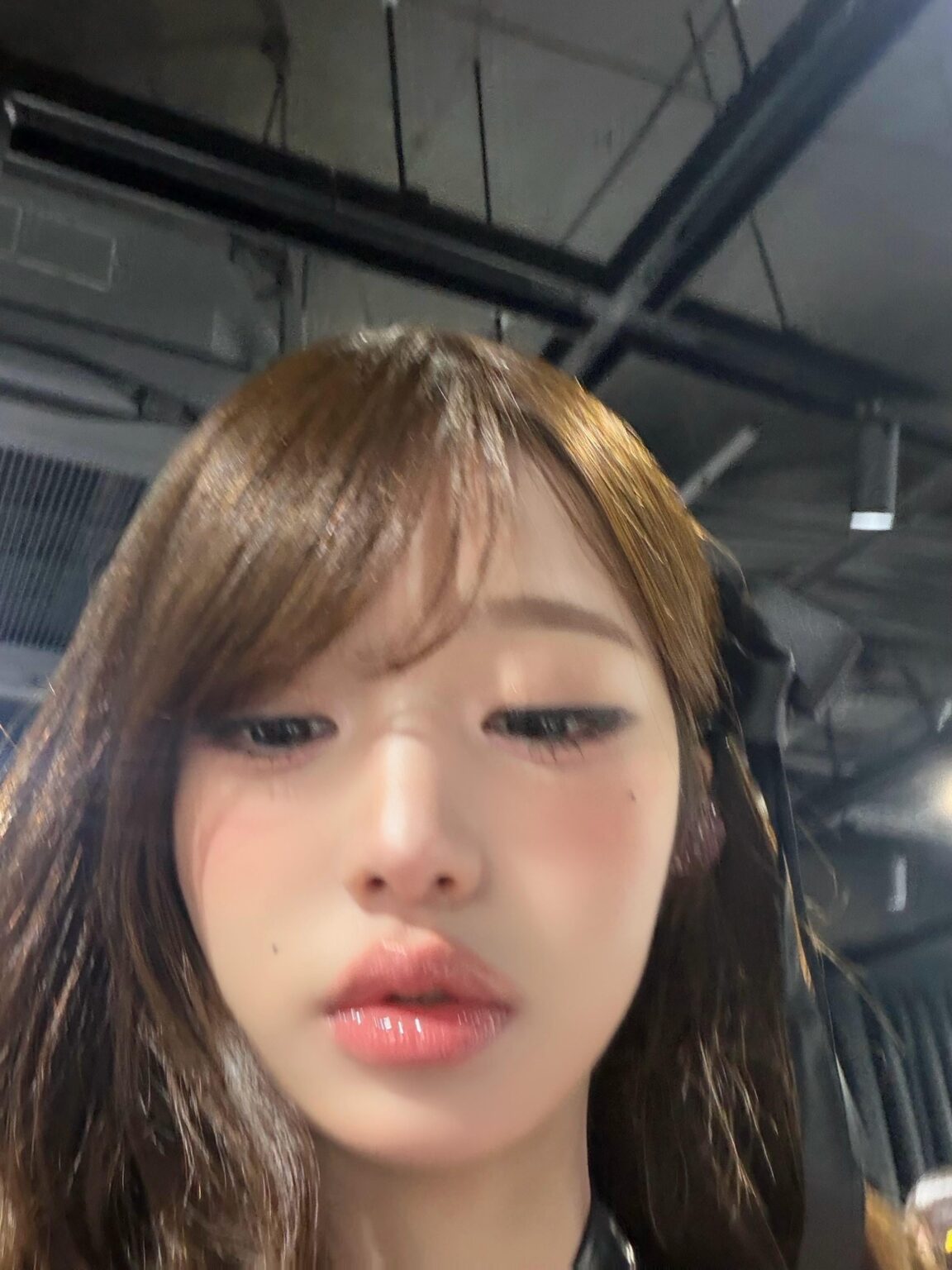أصبحت صورة Wonyoung هذه منتشرة على نطاق واسع بسبب التعديلات. ما هو التعديل المفضل لديك حتى الآن؟