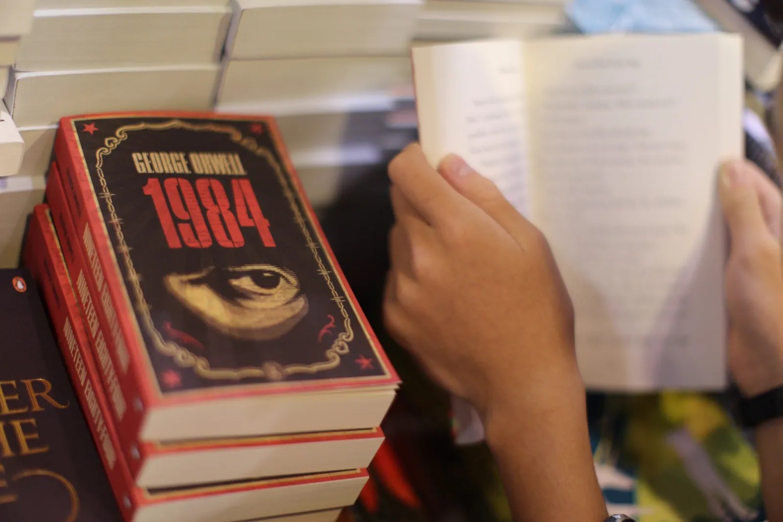رواية “1984“ لجورج أورويل. (أ ف ب)