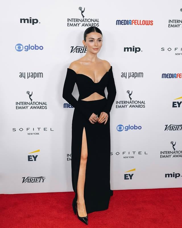 Özge Yağız