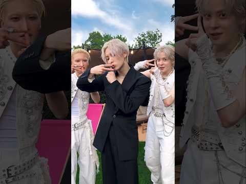 ATEEZ سيونغهوا ويونهو مع شايني تيمين - BAD (تحدي الرقص) (260630)
