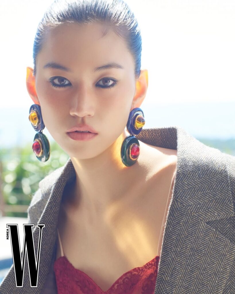 IOI Doyeon - W Korea x YSL (إصدار يوليو 2026 مصور)