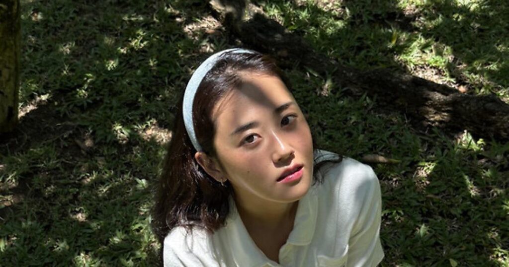 4Minute Heo Gayoon أوضحت أنها لم توقع عقدًا مع Cube Entertainment وأنها لا تعمل كمديرة إبداعية لفرقة الفتيات القادمة، وتم الاتصال بها فقط للحصول على المشورة كمستشارة خارجية