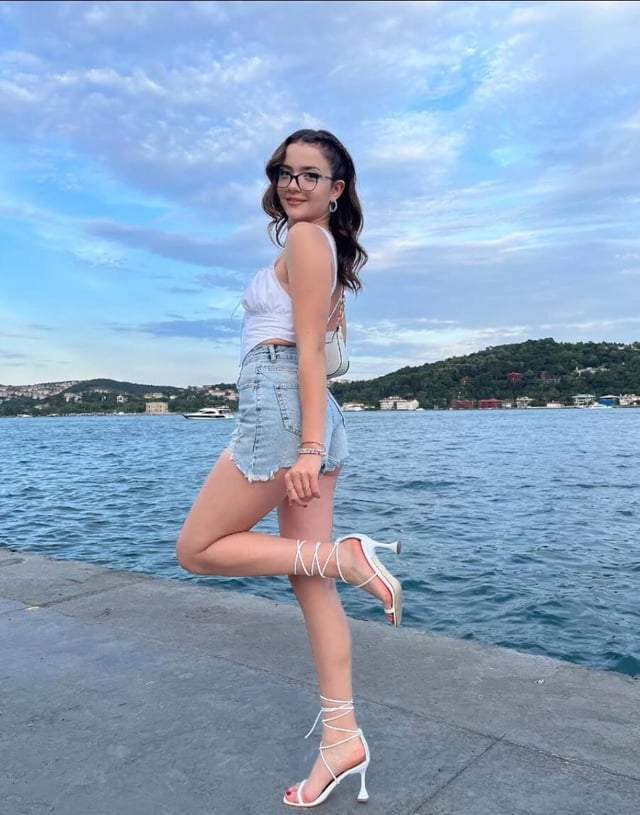 FERİDE ÖZDİNÇ