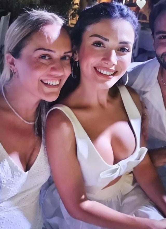 Özge Yağız