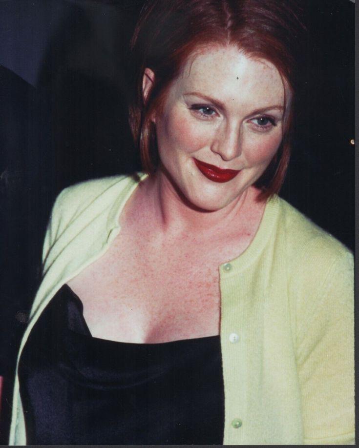 Gorgeous Julianne Moore 🥰 (photo from 1997)