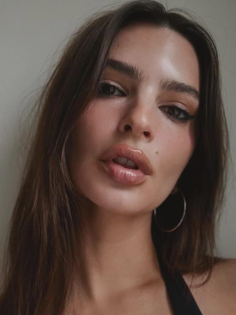 Emily Ratajkowski