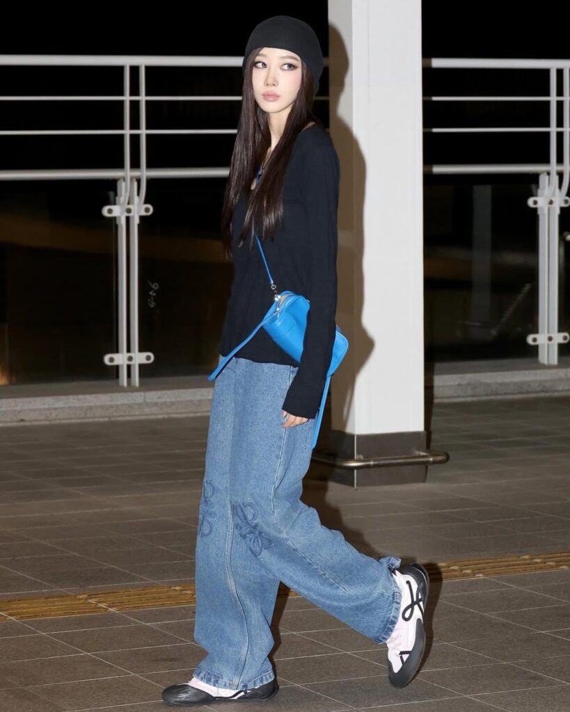 260609 تحديث L'OFFICIEL SINGAPORE على إنستغرام مع جيزيل - سفيرة العلامة التجارية @aerichandesu تخرج بحقيبة Amazona 180 الصغيرة الجديدة من LOEWE وGrip Shoes، لتظهر كيفية القيام بأسلوب الشارع في سيول 💖👟