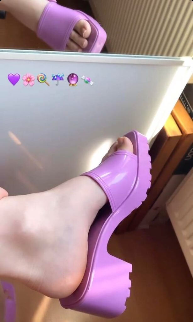 Sinem Özgür (Yumuşacık Topuklar ve parmaklar)