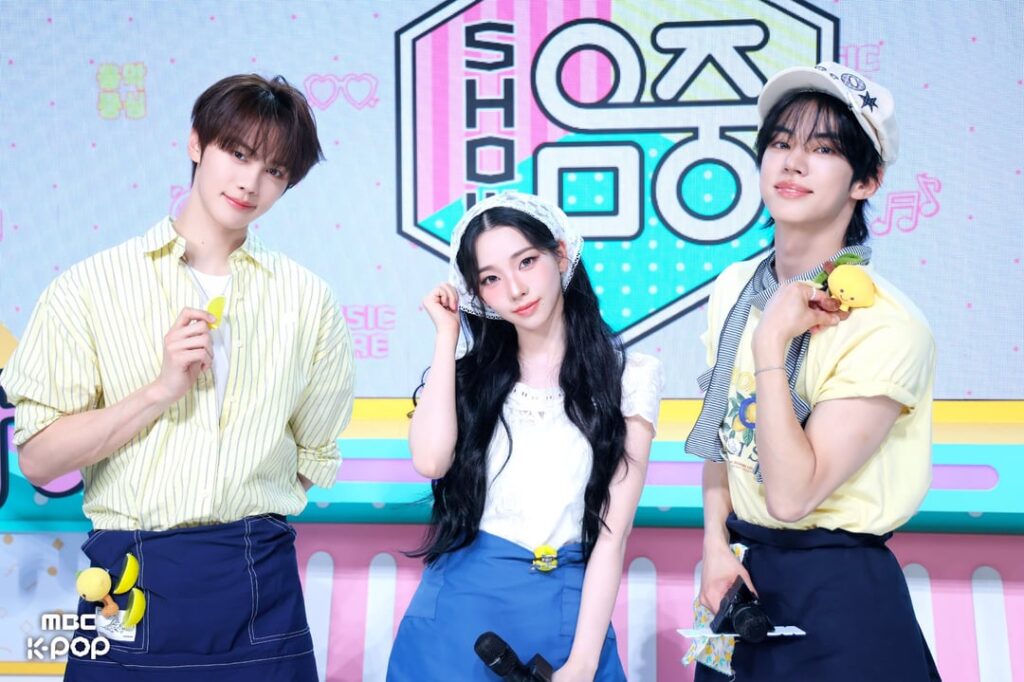 260612 تحديث تويتر لقناة MBC K-Pop مع المقدمين كارينا، AND2BLE جيوفين و TWS Dohoon