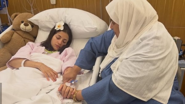 بصورة من المستشفى.. منى فاروق تكشف تفاصيل أزمتها الصحية وخضوعها لعملية جراحية بصورة من المستشفى.. منى فاروق تكشف تفاصيل أزمتها الصحية وخضوعها لعملية جراحية