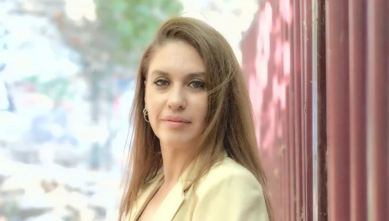 بعد شائعات الانفصال.. نجمة شراب التوت وخطيبها يثيران الجدل بظهور جديد معاً
