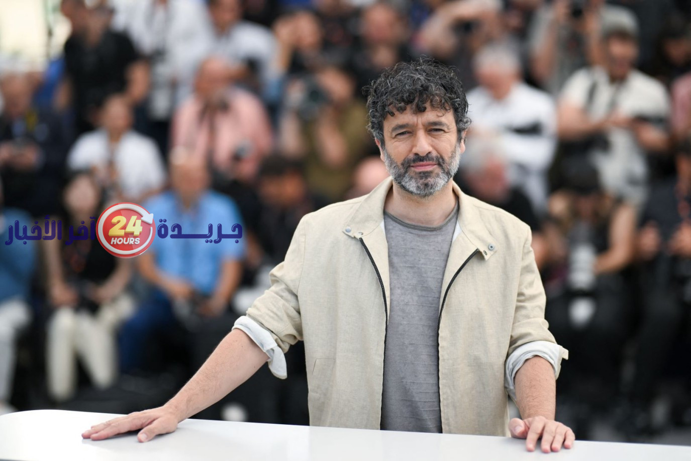 رودريغو سوروغوين يبرز بمظهر جذاب خلال مهرجان كان في لقاء خاص مع سيدتي حول مشاركته في فيلم The Beloved