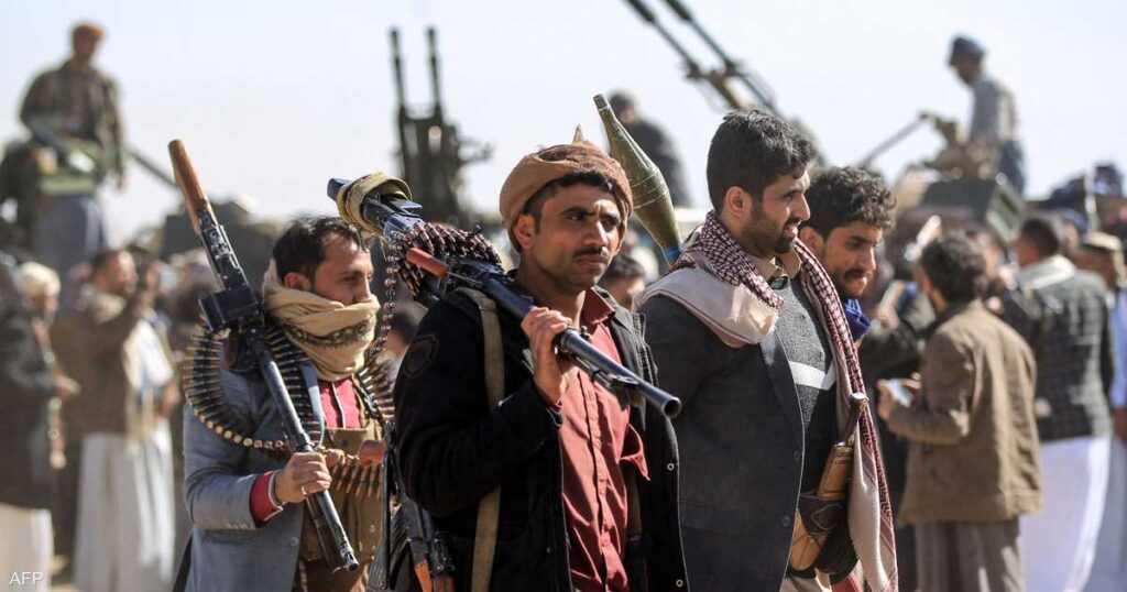 الحوثيون: السعودية استهدفت طائرة إيرانية تهبط في مطار صنعاء الحوثيون: السعودية استهدفت طائرة إيرانية تهبط في مطار صنعاء