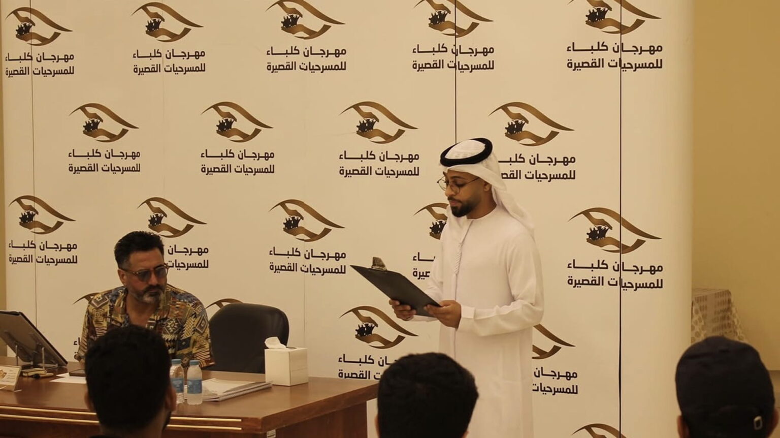 دورة عناصر العرض المسرحي تنطلق في كلباء بورشة السينوغرافيا دورة عناصر العرض المسرحي تنطلق في كلباء بورشة السينوغرافيا