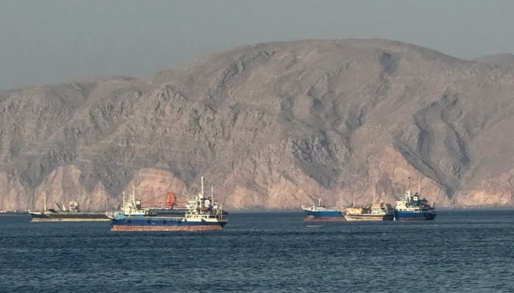 ضربات أميركية جديدة... وإيران: تصاريح عبور مضيق هرمز ستُمنح بعد عودة الهدوء