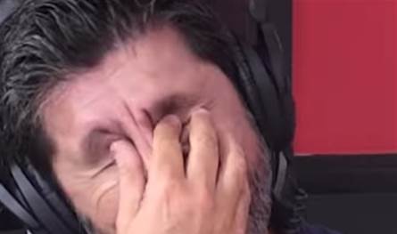 بكاء ممثل لبنانيّ مباشرة على الهواء… ما الذي حصل معه؟ (فيديو) بكاء-ممثل-لبنانيّ-مباشرة-على-الهواء…-ما-الذي-حصل-معه؟-(فيديو)