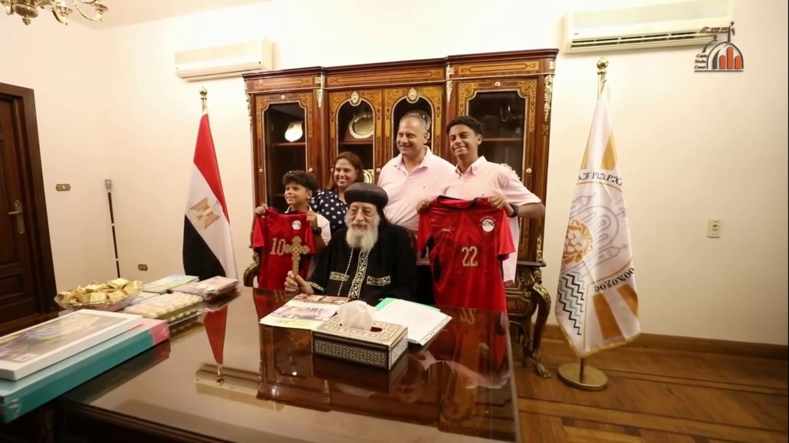 أسرة قبطية مع قداسة البابا أسرة قبطية مع قداسة البابا