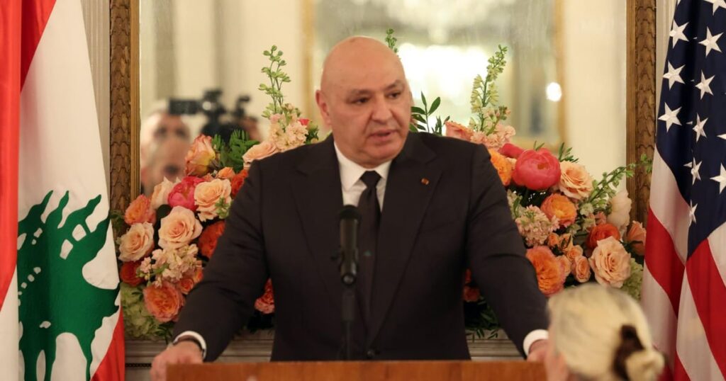 بالصور… الرئيس عون من واشنطن: هكذا يمكن نزع سلاح “الحزب” بالصور... الرئيس عون من واشنطن: هكذا يمكن نزع سلاح "الحزب"