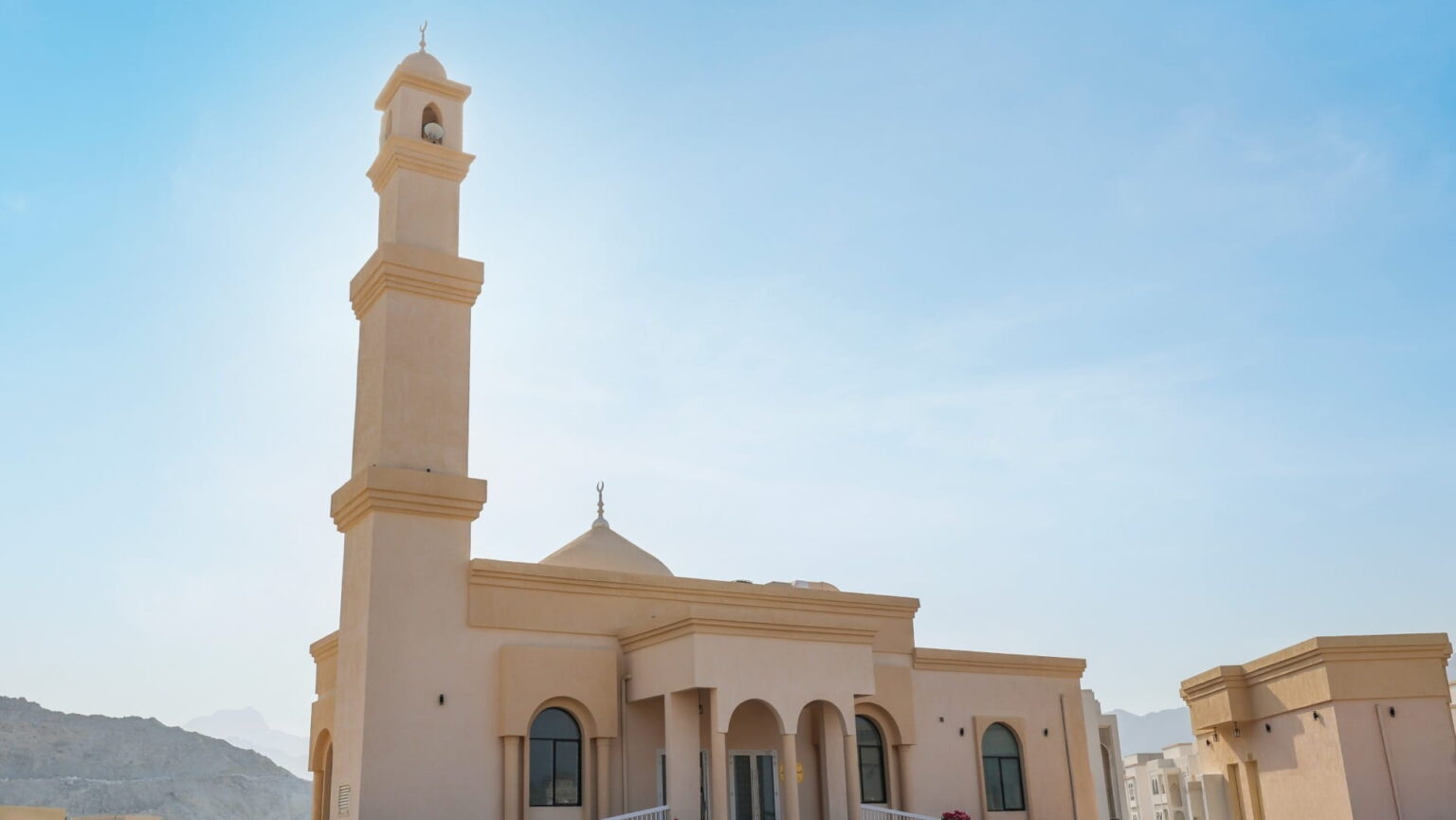 إسلامية الشارقة تفتتح مسجد الصحابي منصور بن عمير بضاحية العوين إسلامية الشارقة تفتتح مسجد الصحابي منصور بن عمير بضاحية العوين