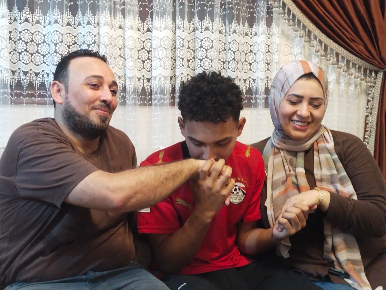 الفرحة على الأسرة