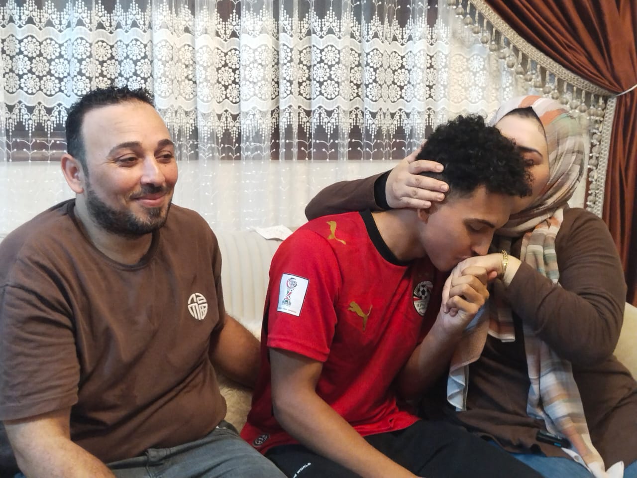 الفرحة فى المنزل