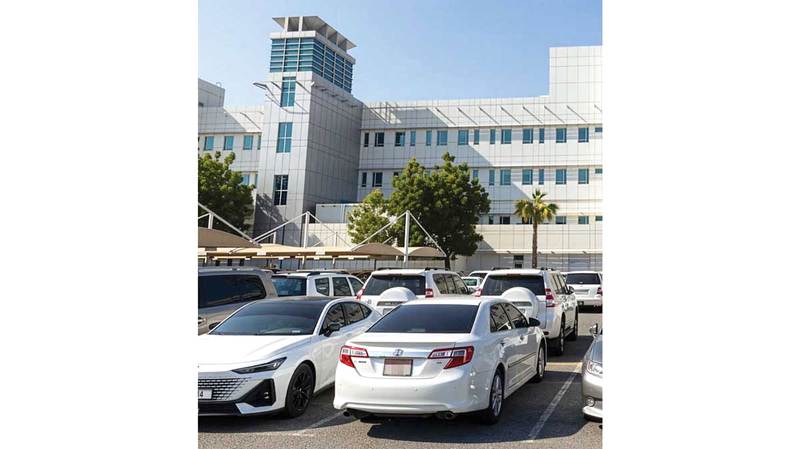 مراجعون لـ«مستشفى راشد»: العثور على موقف شاغر «رحلة مشقة»