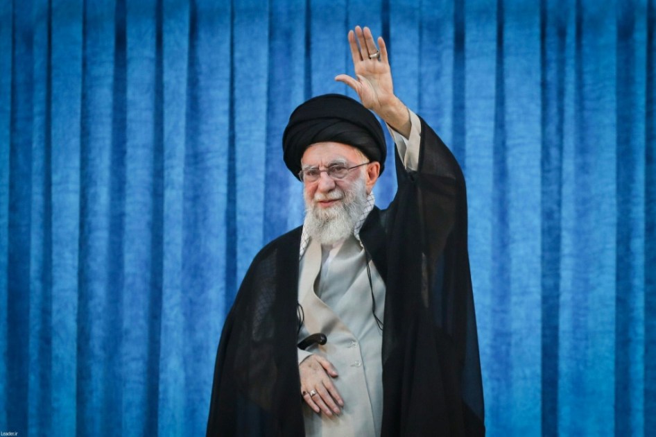 بدء مراسم تشييع خامنئي في طهران بمشاركة آلاف الإيرانيين بدء مراسم تشييع خامنئي في طهران بمشاركة آلاف الإيرانيين