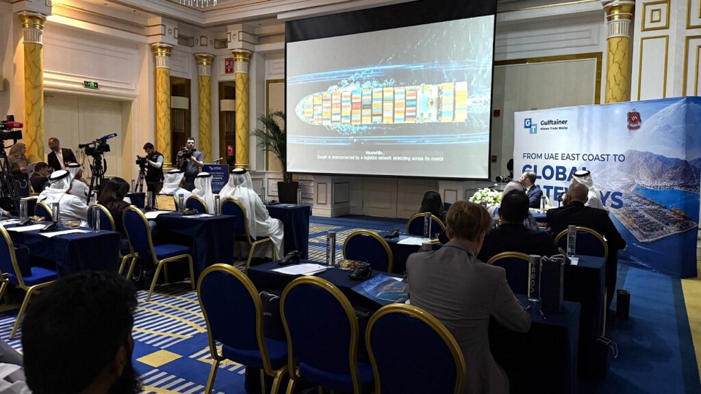 جمارك الشارقة وغلفتينر تستعرضان خطة تطوير ميناء خورفكان جمارك الشارقة وغلفتينر تستعرضان خطة تطوير ميناء خورفكان