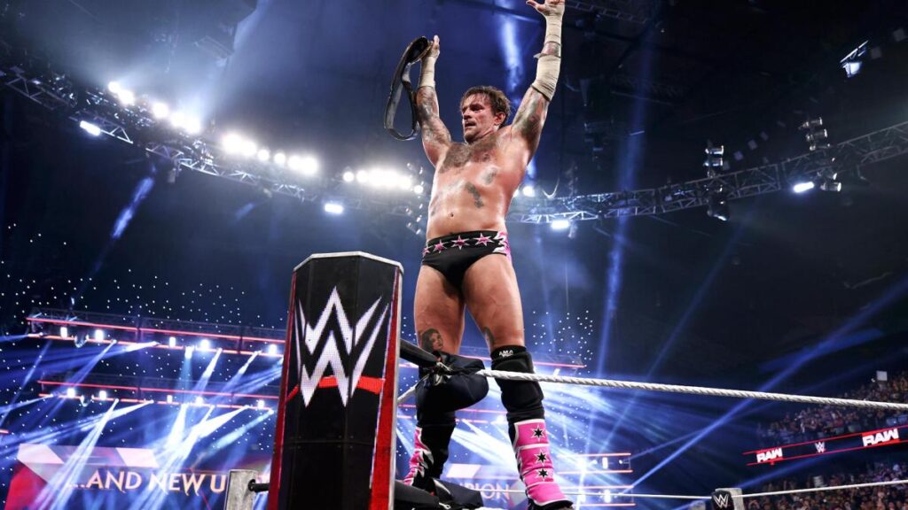 نتائج راو: سي ام بانك بطل WWE نتائج راو: سي ام بانك بطل WWE