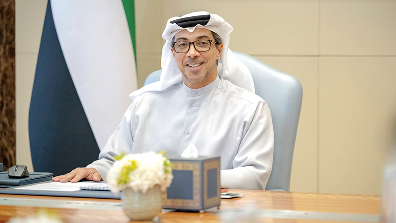 منصور بن زايد يُصدر قراراً بإنشاء محكمة متخصصة في جرائم الاتجار بالبشر