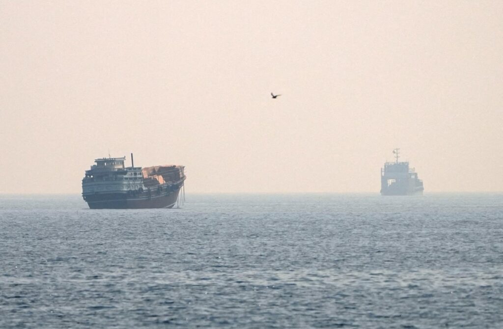مسؤولون: أمريكا مصرة على تعهد إيران بوقف الهجمات في مضيق هرمز