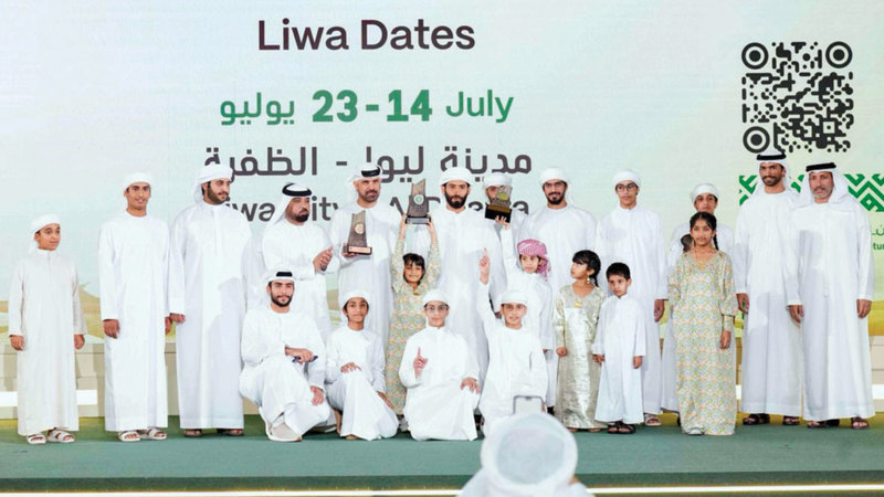 «ليوا للرطب».. 3 أطنان من الخير في افتتاح عرس النخلة بالظفرة «ليوا للرطب».. 3 أطنان من الخير في افتتاح عرس النخلة بالظفرة