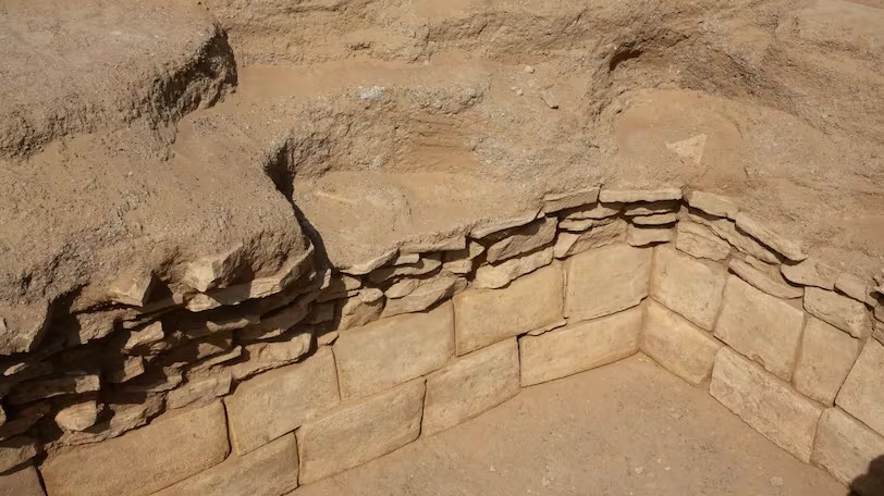 دائرة الثقافة والسياحة – أبوظبي تكشف عن مقبرة في منطقة العين تعود إلى العصر البرونزي المتأخر دائرة الثقافة والسياحة – أبوظبي تكشف عن مقبرة في منطقة العين تعود إلى العصر البرونزي المتأخر