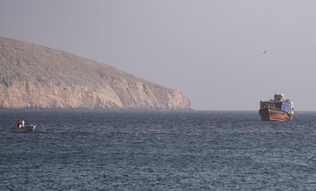 أمريكا وإيران تهاجمان بنى تحتية في تصعيد خطير للحرب أمريكا وإيران تهاجمان بنى تحتية في تصعيد خطير للحرب