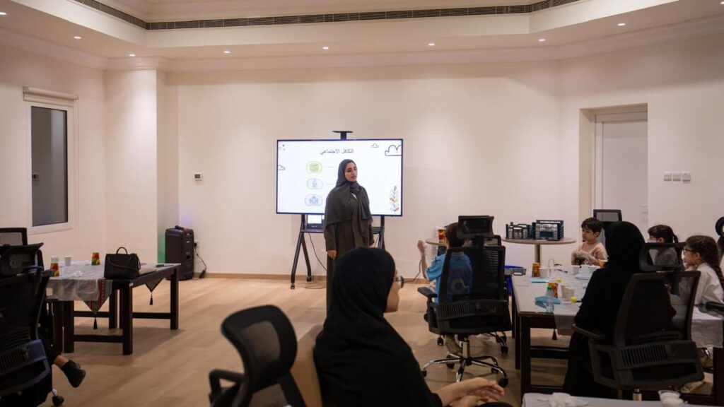جائزة الشارقة للعمل التطوعي تقدم ورشة تفاعلية ضمن صيفكم مع ضاحي جائزة الشارقة للعمل التطوعي تقدم ورشة تفاعلية ضمن صيفكم مع ضاحي