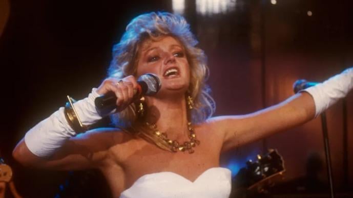 وفاة بوني تايلر... صاحبة الأغنية الخالدة "Total Eclipse of the Heart" عن عمر ناهز 75 عامًا